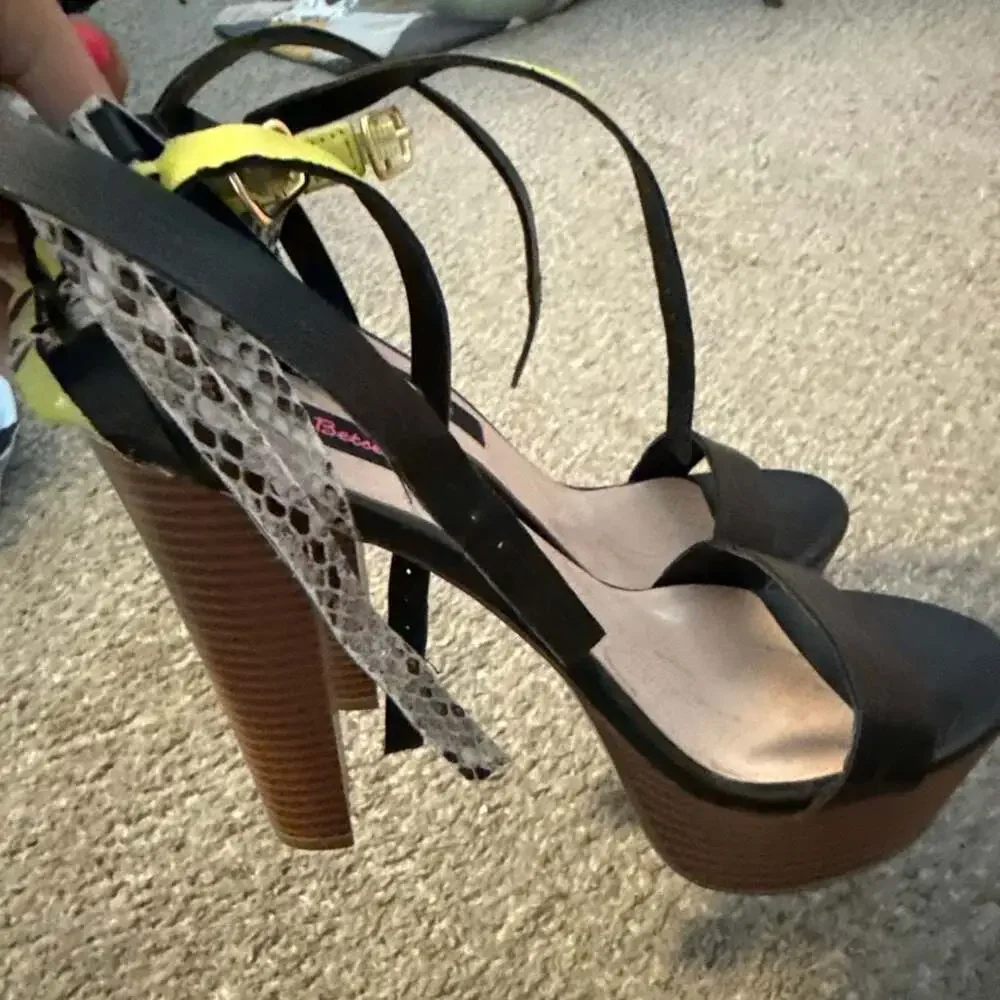 Betseyville Black and Neon Yellow Platform Heels with Snakeskin Details 7